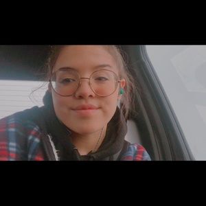 Meet your Posher, Mya